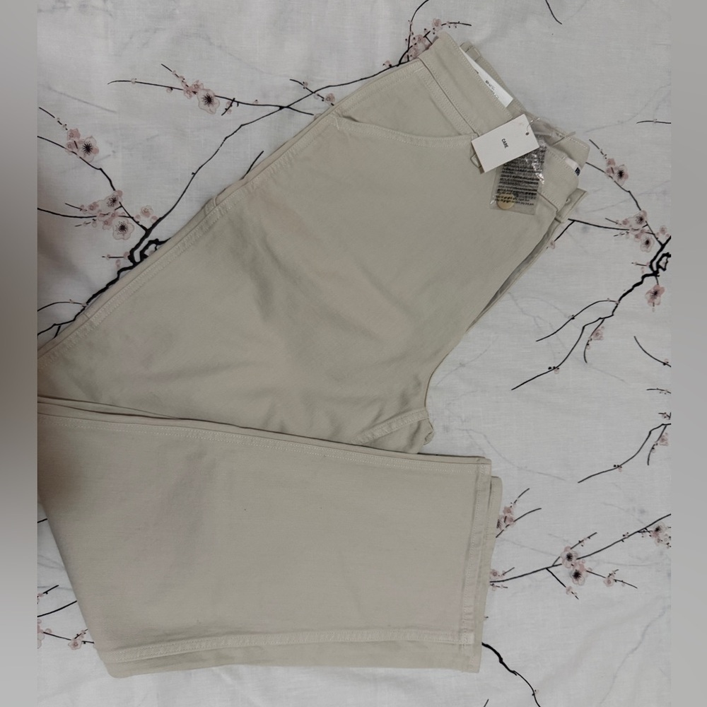 Uniqlo Men's Light Khaki Chinos SZ Large Waist 33-3binch 99% COTTON